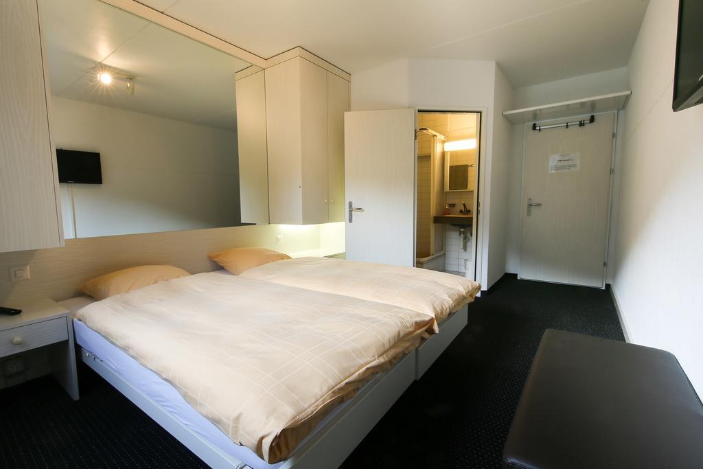 Hotel Gruesch ภายนอก รูปภาพ
