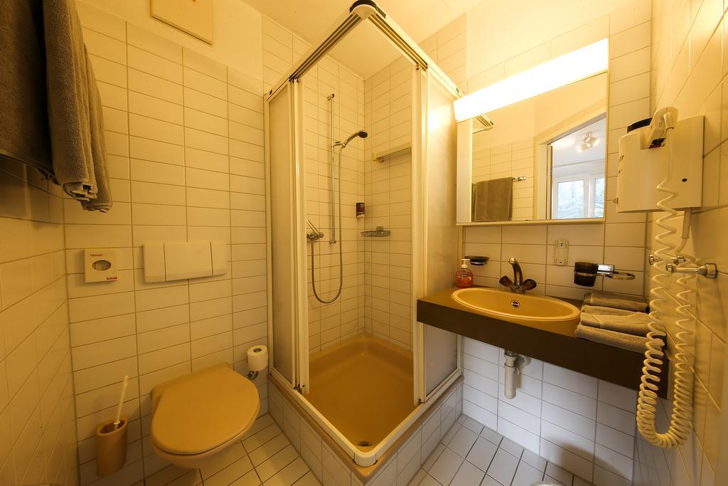 Hotel Gruesch ภายนอก รูปภาพ