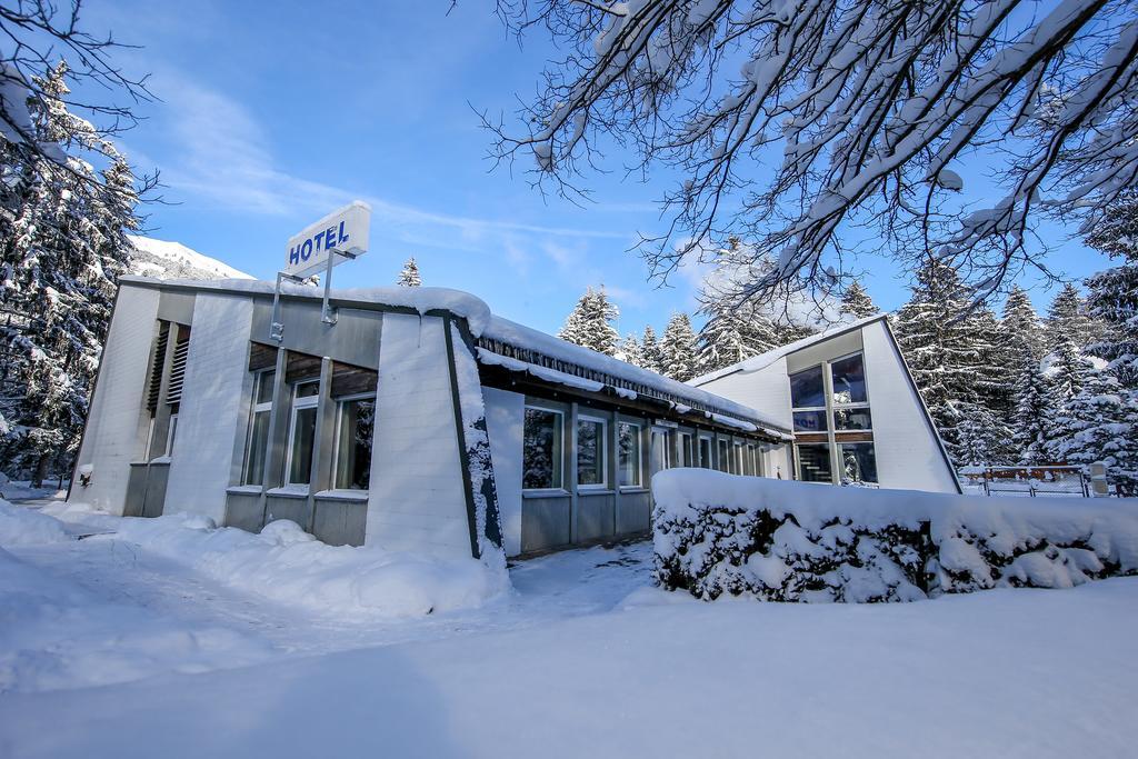 Hotel Gruesch ภายนอก รูปภาพ