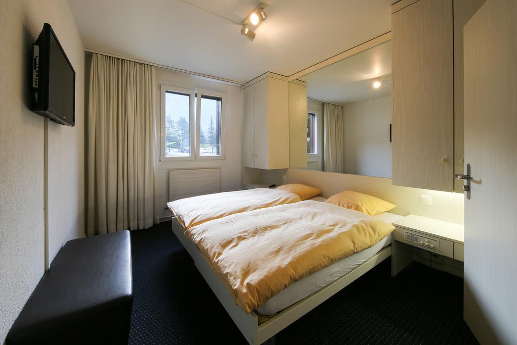 Hotel Gruesch ภายนอก รูปภาพ