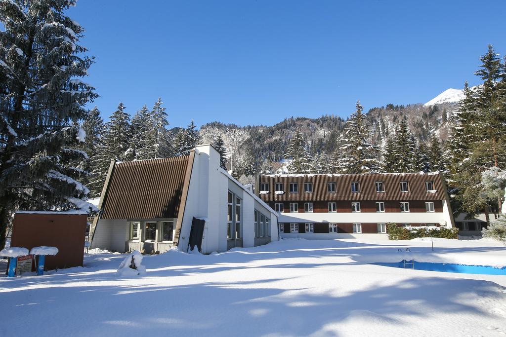 Hotel Gruesch ภายนอก รูปภาพ