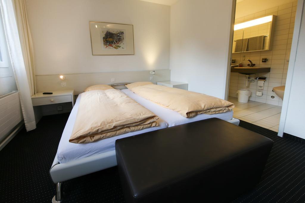 Hotel Gruesch ภายนอก รูปภาพ