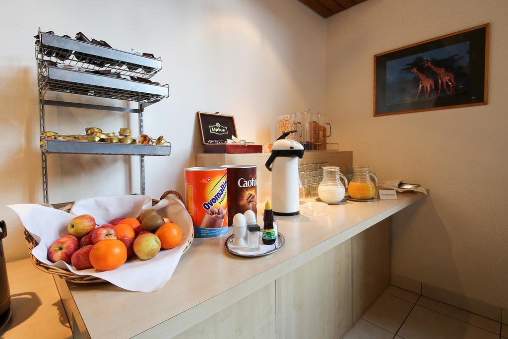 Hotel Gruesch ภายนอก รูปภาพ