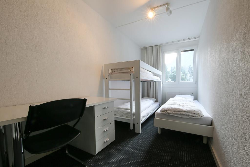 Hotel Gruesch ภายนอก รูปภาพ