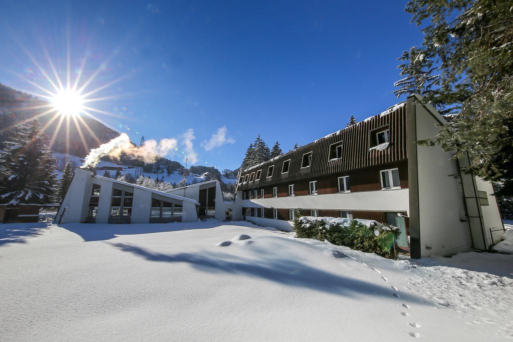 Hotel Gruesch ภายนอก รูปภาพ