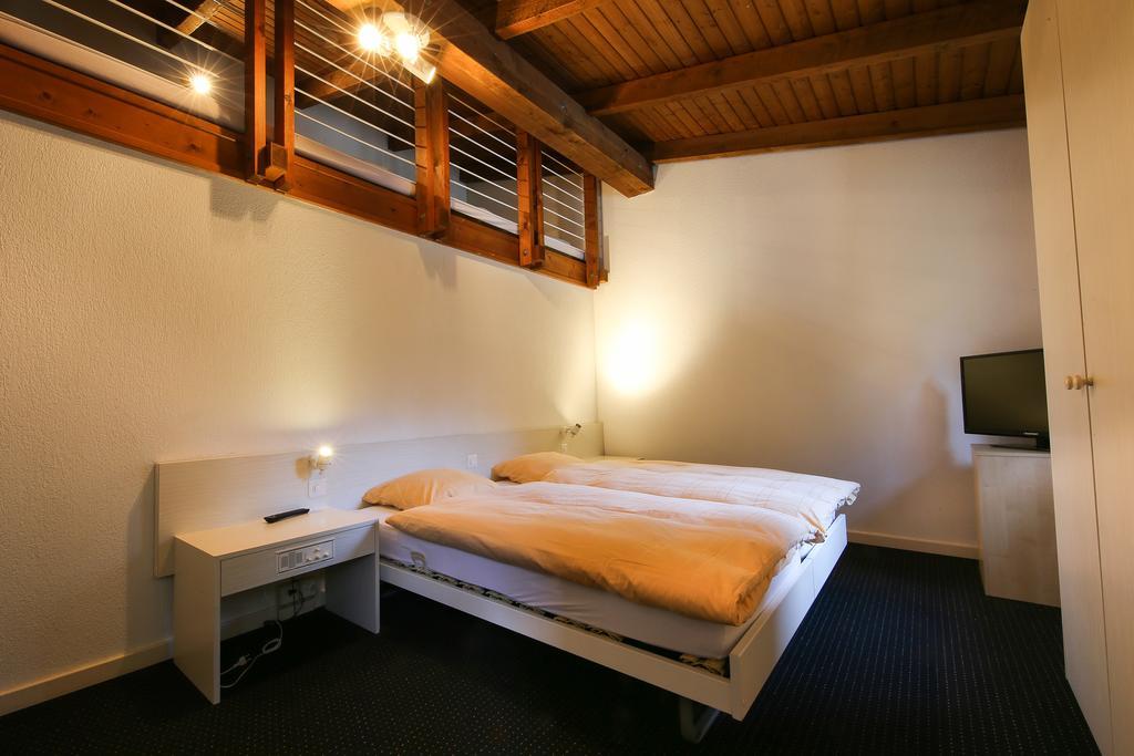 Hotel Gruesch ภายนอก รูปภาพ