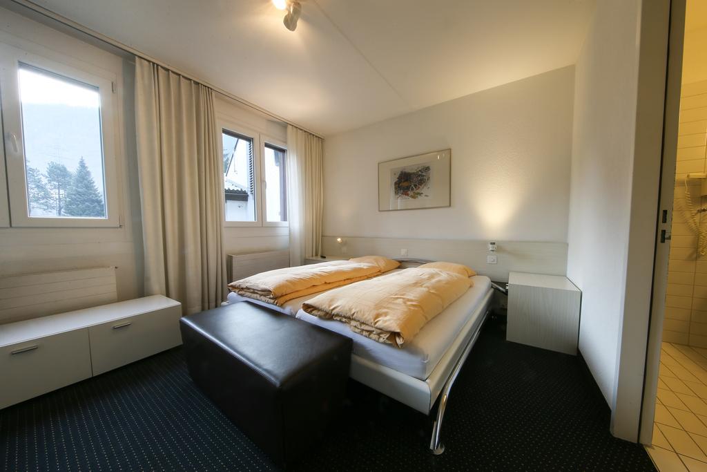 Hotel Gruesch ภายนอก รูปภาพ
